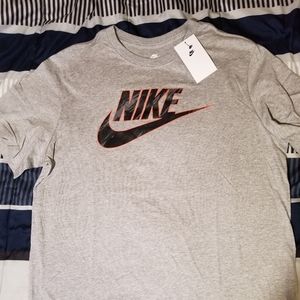 Nike Tshirt mens Large gray NWT